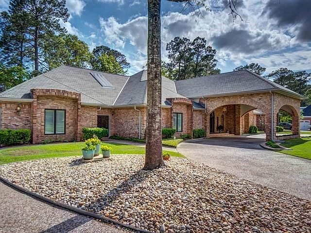 1st image of 202 Deerfield Dr