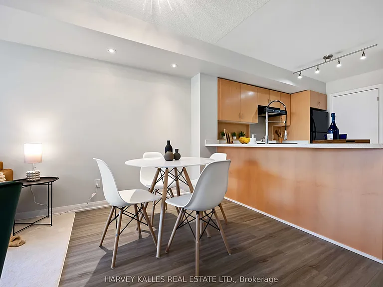 18 Beverley St #416 — Photo 13