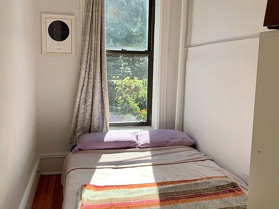 5th image of 924 Sterling Pl APT 3R