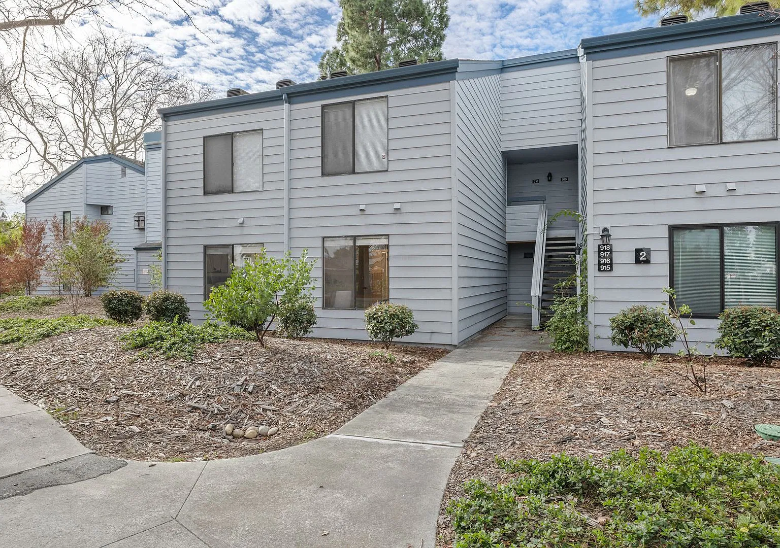 Renovated Ground Floor Condo with Lake Views at The Waters of Mountain View — Photo 2