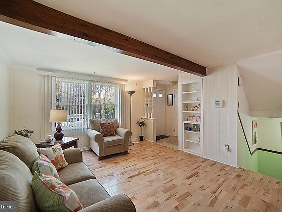4th image of 37 Bon Oak Ct
