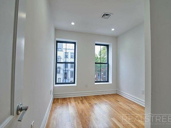 4th image of 849A Greene Ave #2A