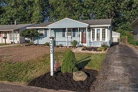 3 bed, 988 sqft, $2,050 — Photo 1