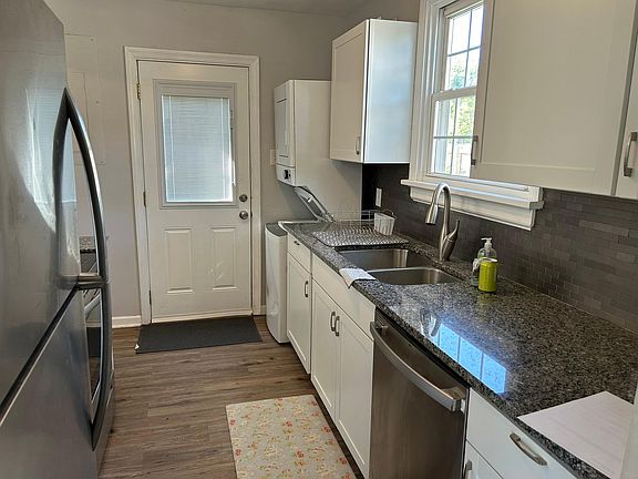 4th image of 2821 Irisdale Ave