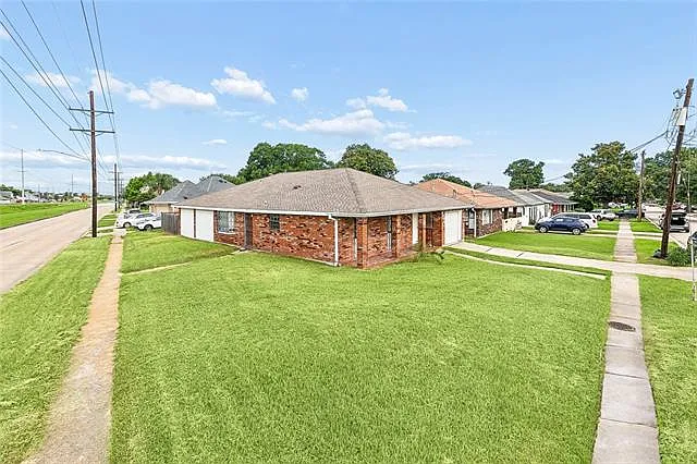 3 bed, 2.0 bath, 1822 sqft, $2,200 — Photo 1