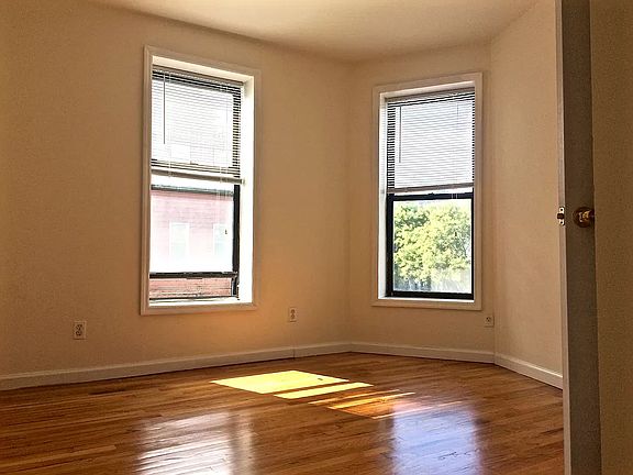 4th image of 538 Graham Ave APT 3L