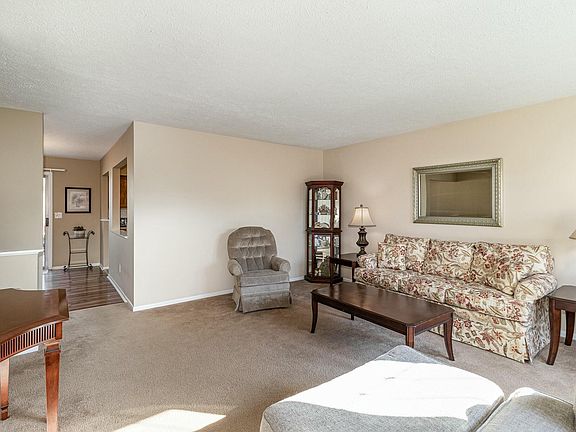 5th image of 1584 Linden Ct