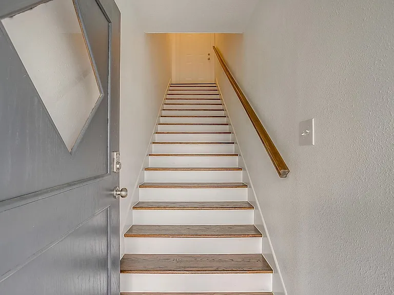 2932 Travis Ave — Photo 4