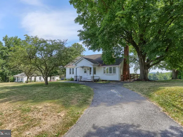 394 Mountville Dr, Lebanon, PA 17046