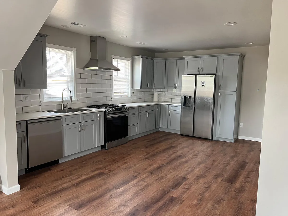 Building Photo - 2094 W 33rd St #1