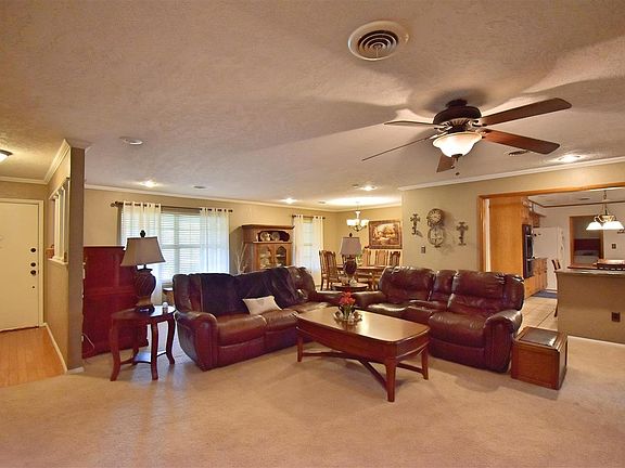 4th image of 5704 NW Eisenhower Dr