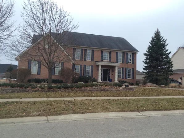 481 Overlook Dr, Oxford, MI 48371