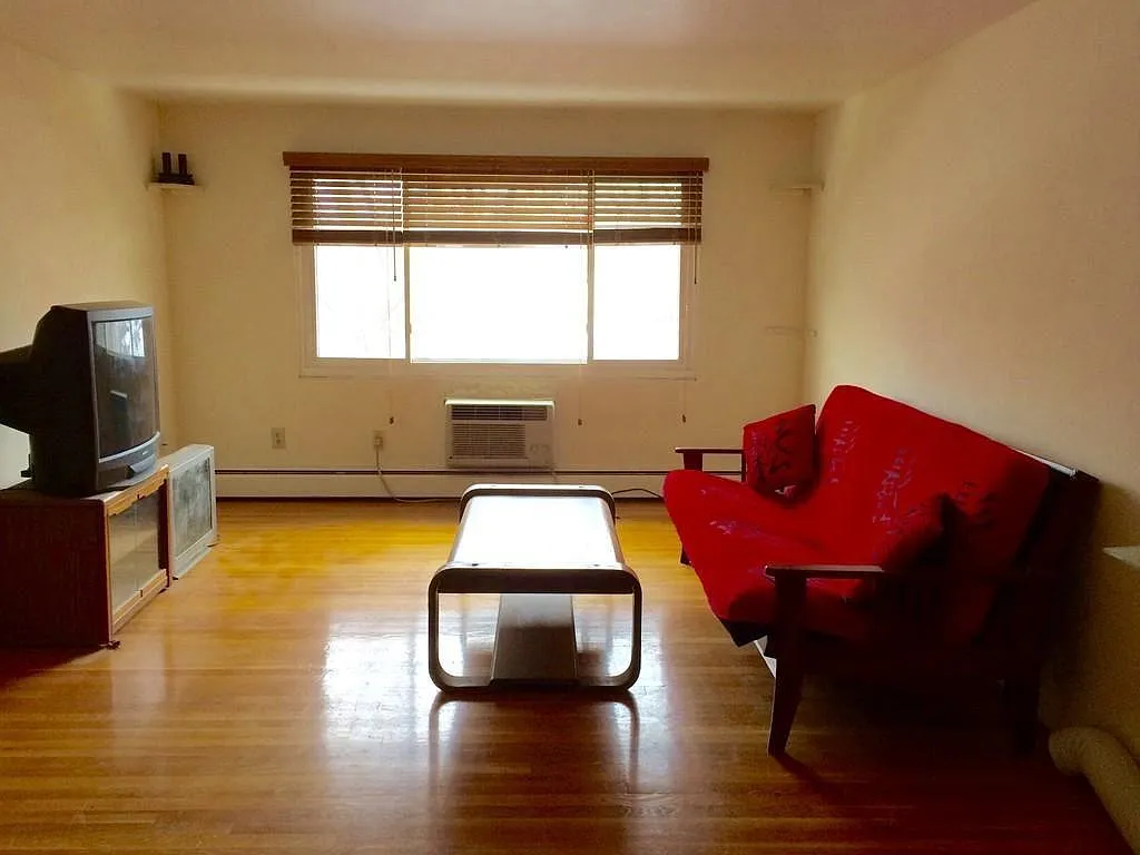 1 bed, 642 sqft, $1,950 — Photo 2