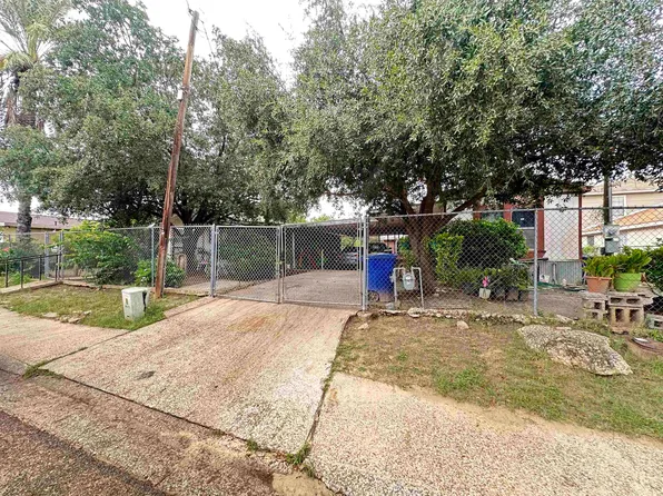 3302 Laredo St, Laredo, TX 78043