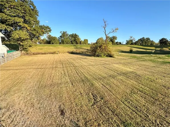 15586 River Rd, Hahnville, LA 70057