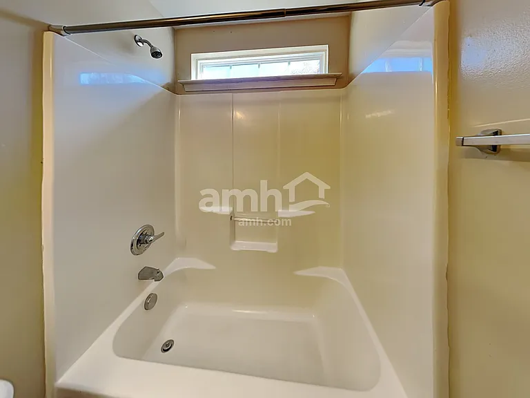 5103 Abercromby St — Photo 15