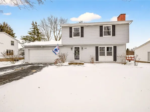 147 Beacon Hills Dr S, Penfield, NY 14526