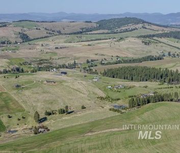 Bluebird Ln, Viola, ID, 83872