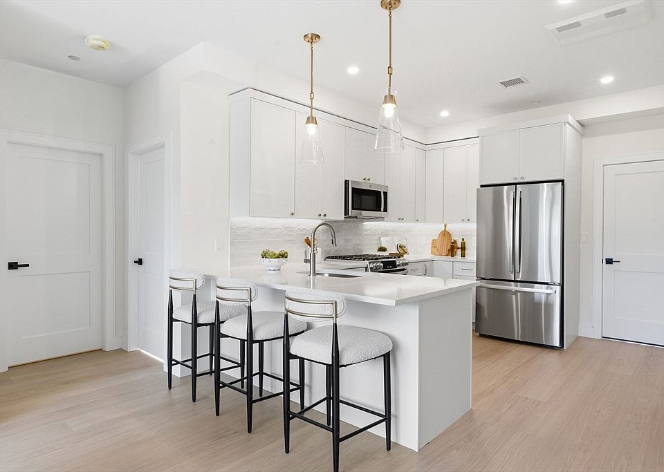 1st image of 28 Geneva St #303