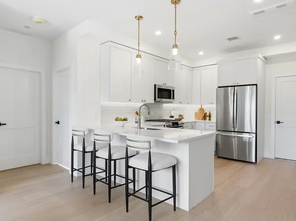28 Geneva St #303, Boston, MA 02128