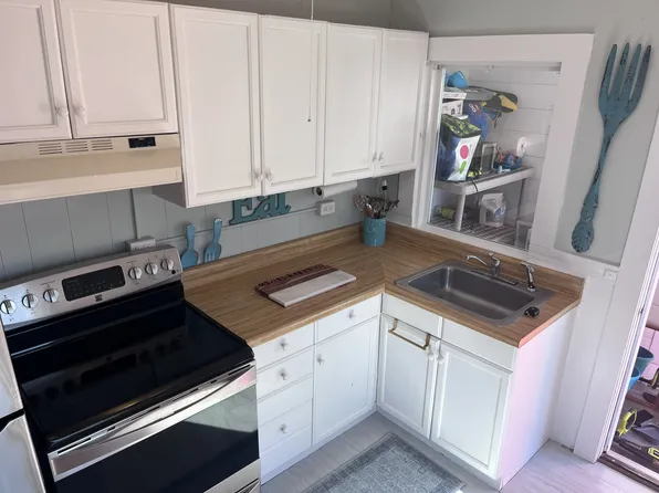 12 Fairmount Way, Hull, MA 02045