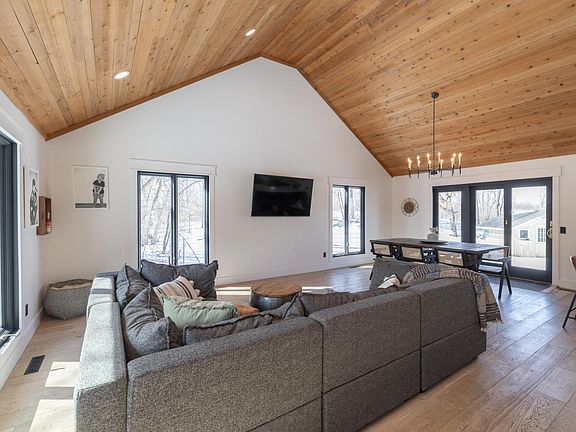 4th image of 20801 Fern Dr