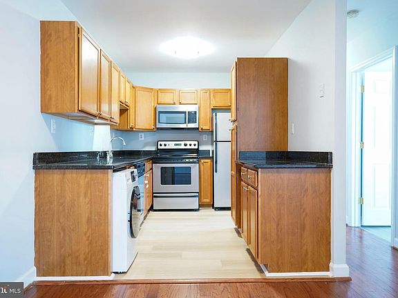 5th image of 1003 Marcy Ave APT B302