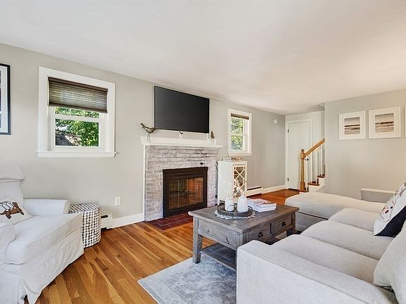 4th image of 139 Keystone St