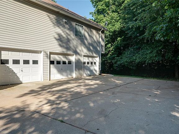3rd image of 6264 Saturn Dr