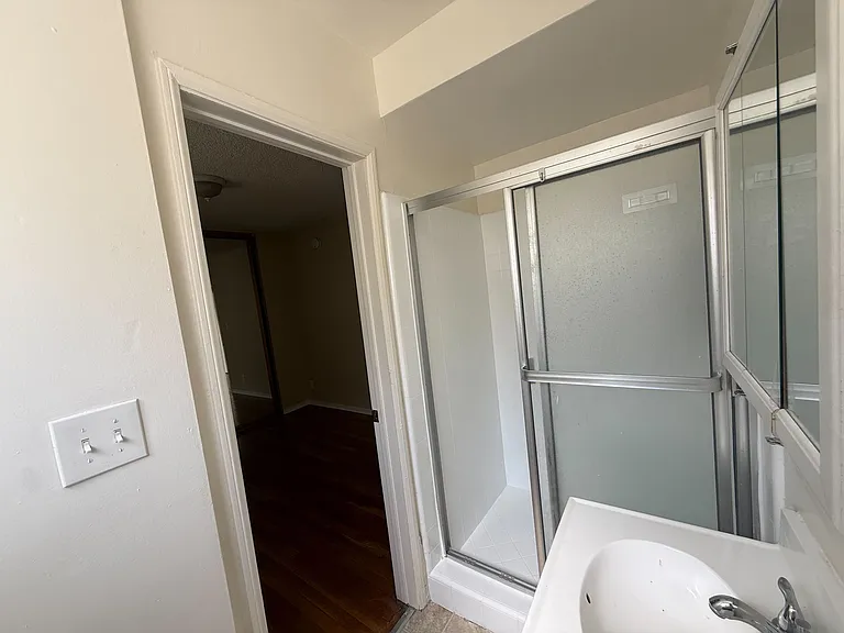 1215 Barry Ave — Photo 5