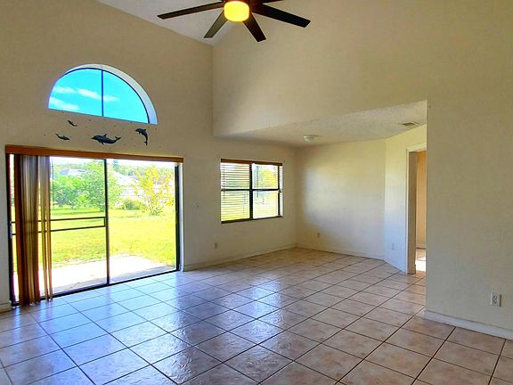 4th image of 223 Satinwood Cir