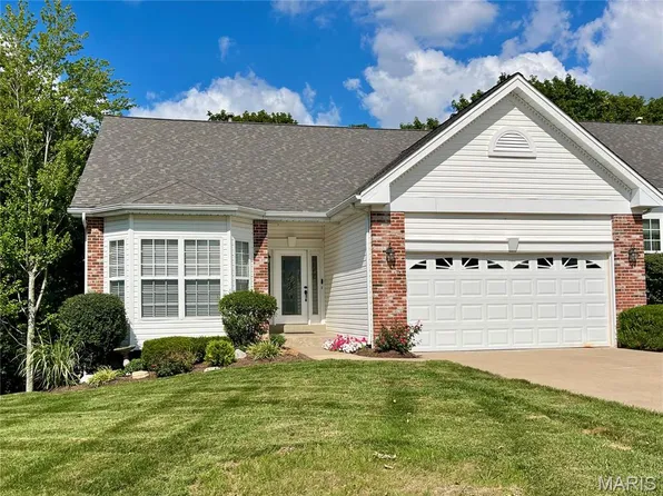 1359 Pine Bluff Dr, Saint Charles, MO 63304