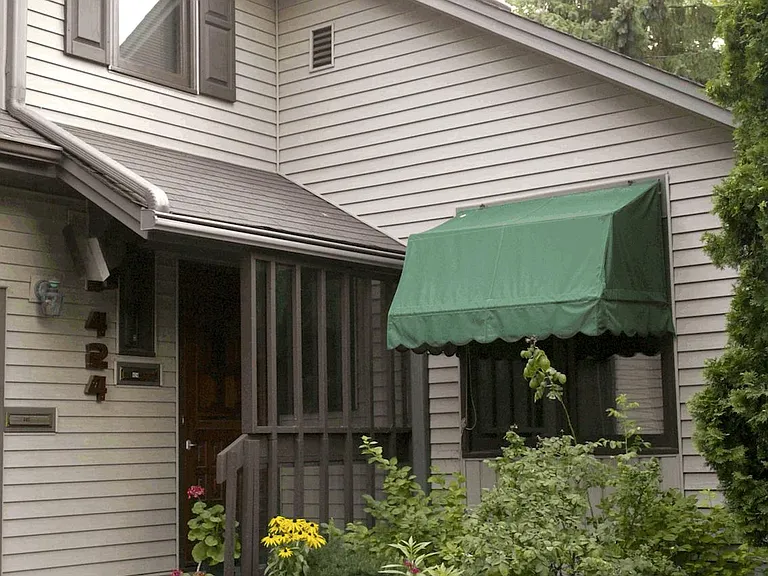 Private entrance to the apartment