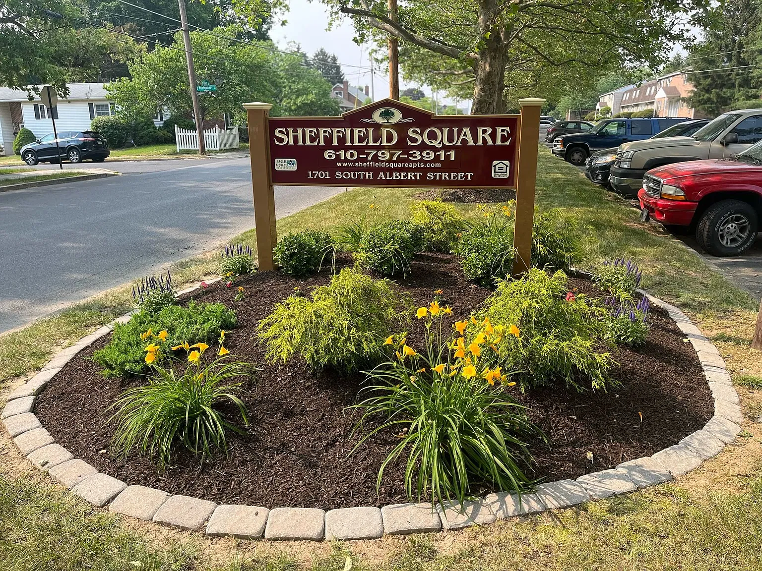 Sheffield Square — Photo 1