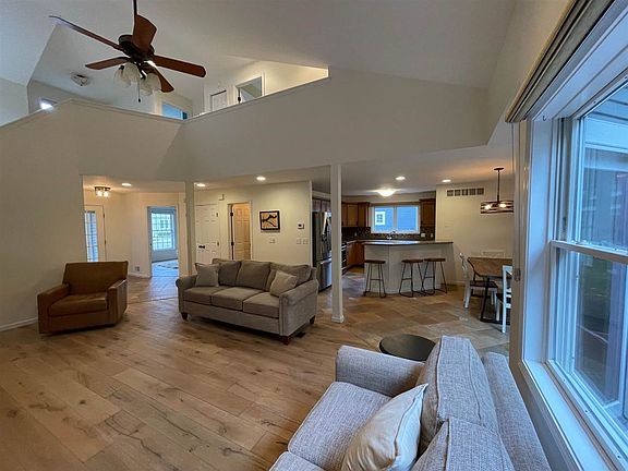 3rd image of 729 Lake Park Dr
