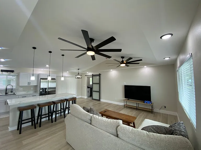 16-2115 Emerald Dr — Photo 4