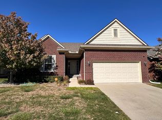 30137 Trailwood Dr, Warren, MI 48092