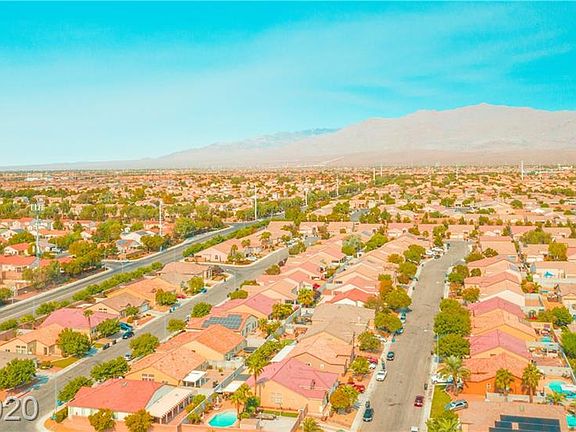 3rd image of 3520 W El Campo Grande Ave