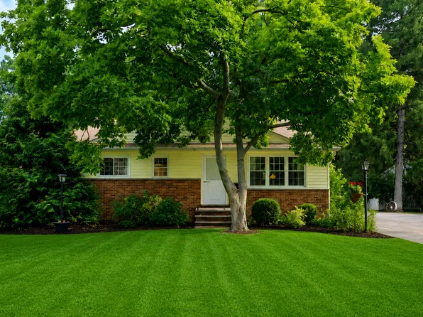 27484 Seneca Dr, Westlake, OH 44145