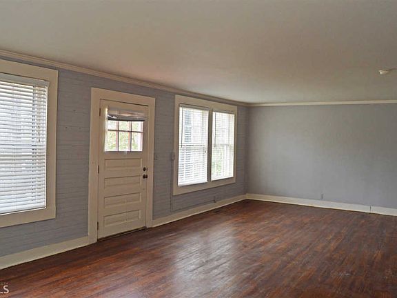 4th image of 1400 Woodland Cir