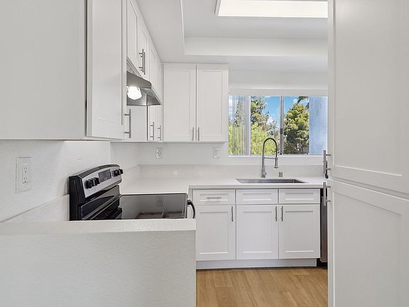 3rd image of 411 14th St #B02