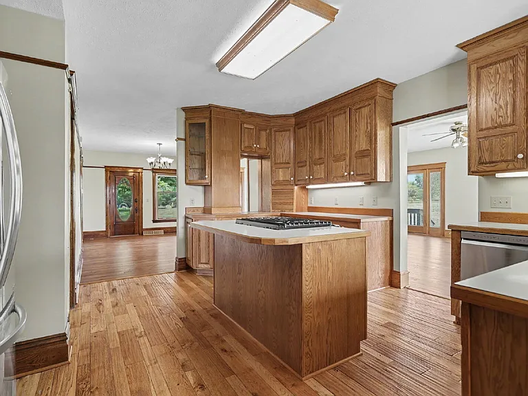 5050 Maple Grove Rd — Photo 7