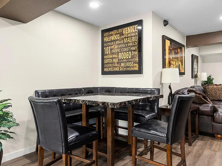 Lombardi Apartments — Photo 65
