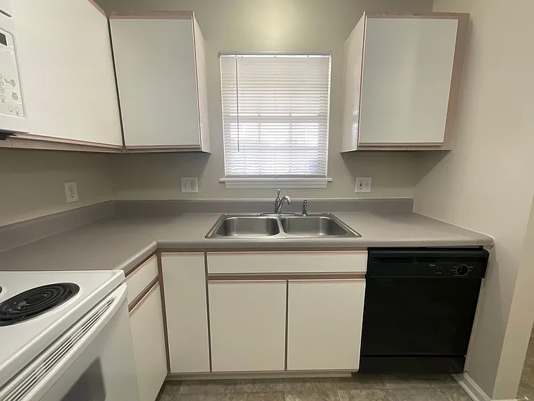 Meridian Park Apartments — Photo 22