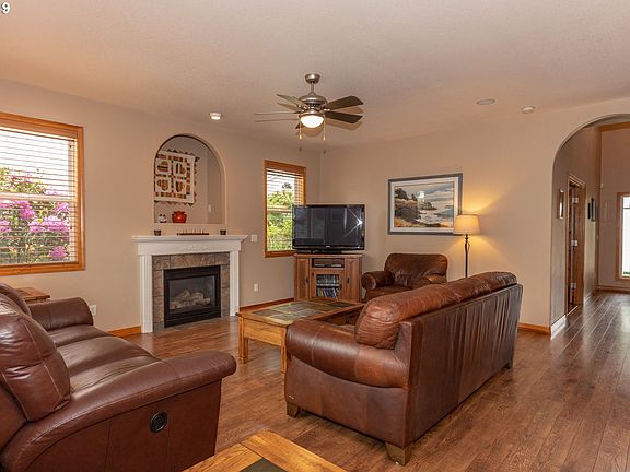 5th image of 1509 NE 83rd Ct