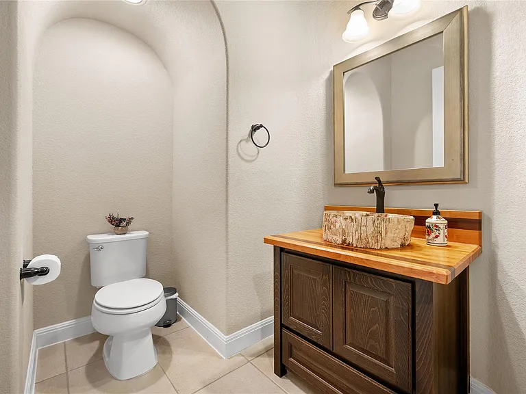 900 Hawthorne Loop — Photo 16