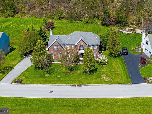 2nd image of 125 Durham Dr