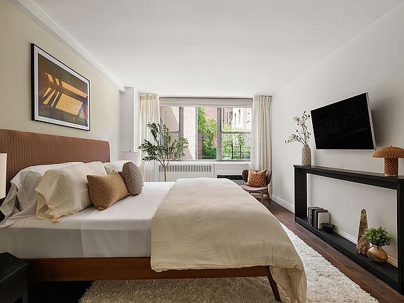 3rd image of 32 Gramercy Park S APT 2A