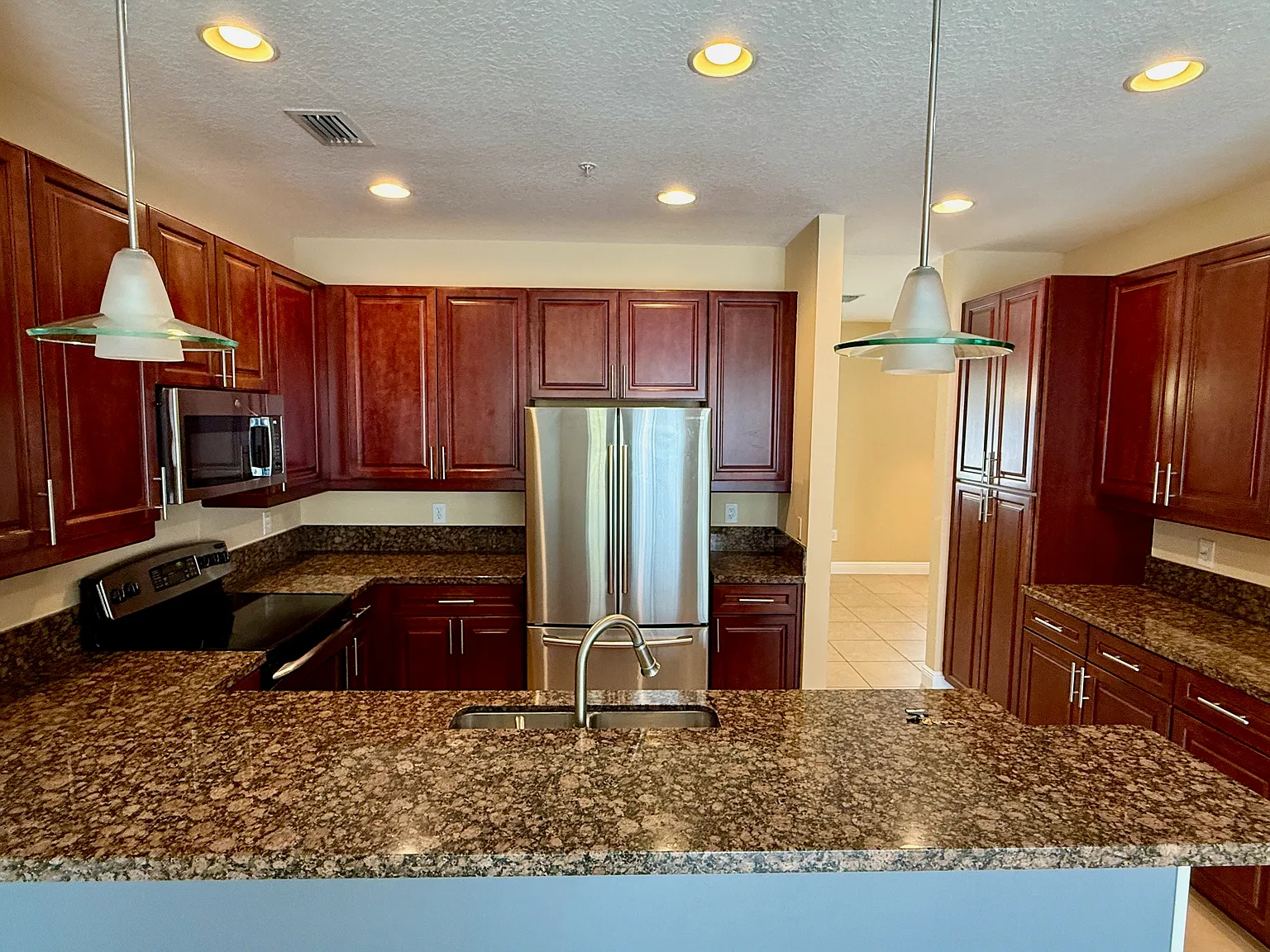 3 bed, 3.5 bath, 2782 sqft, $4,100 — Photo 4