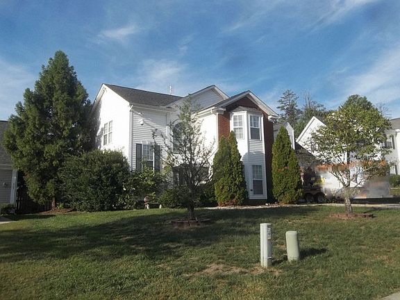 3rd image of 815 Morning Glory Dr